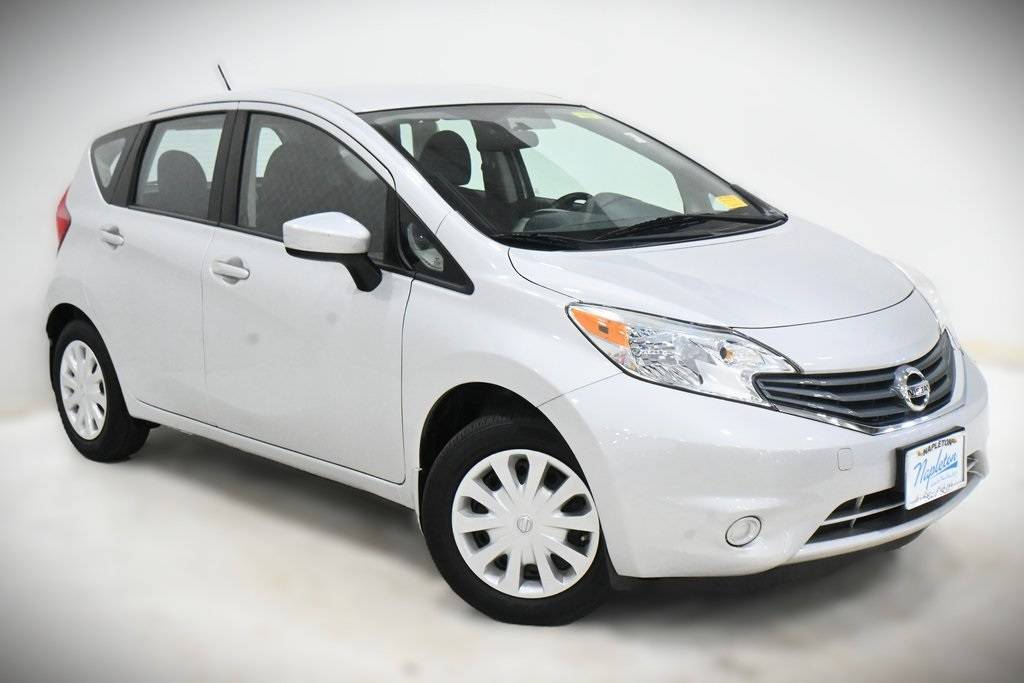 2016 Nissan Versa 1.6 SV — Hatchback — 20,439 mi — Lansing, IL