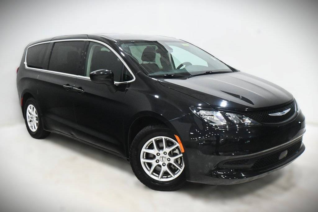 2022 Chrysler Voyager LX — Minivan — 66,359 mi — Lansing, IL