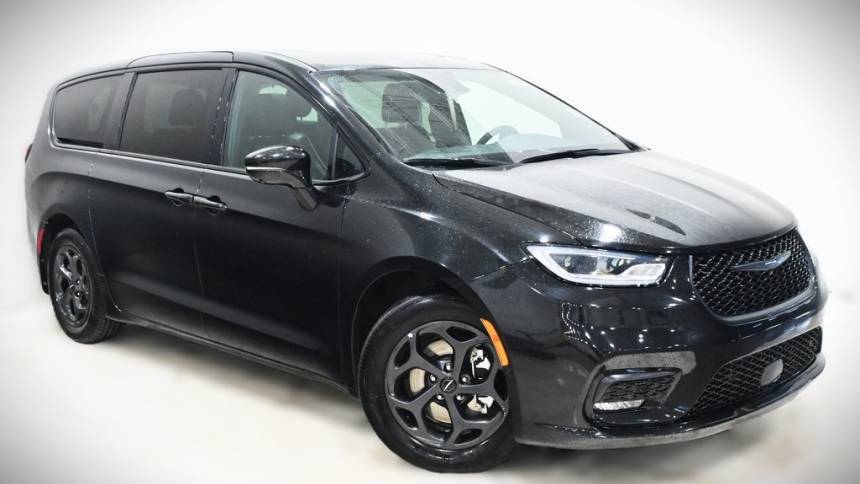 2022 Chrysler Pacifica Hybrid Limited — Minivan — 62,899 mi — Lansing, IL