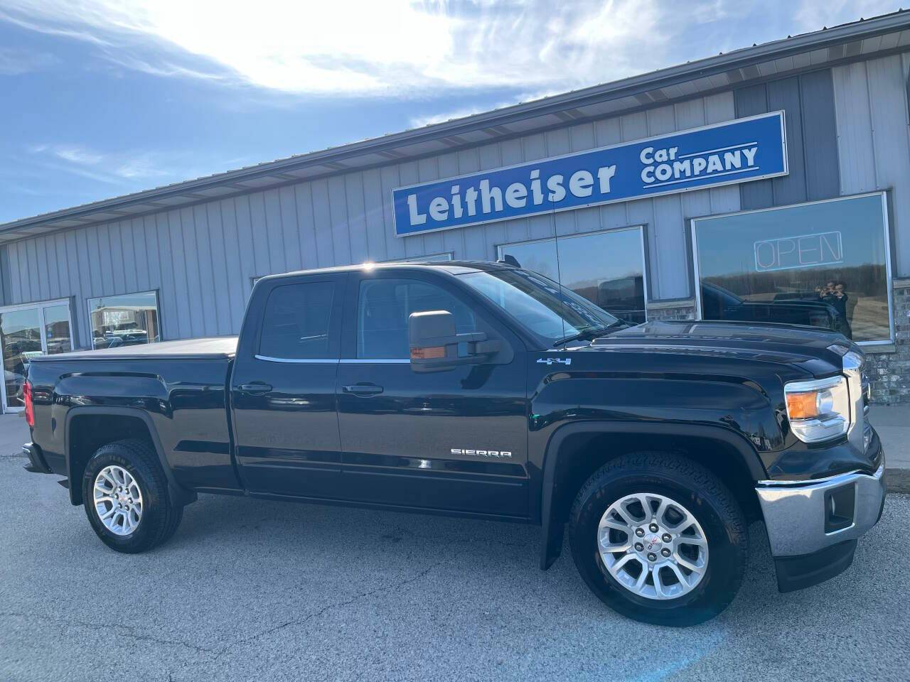 2015 GMC Sierra 1500 SLE — Pickup Truck — 69,175 mi — West Bend, WI