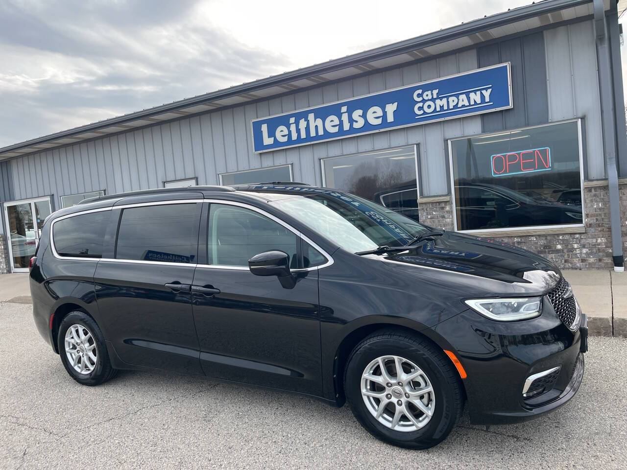 2022 Chrysler Pacifica Touring L — Minivan — 62,450 mi — West Bend, WI