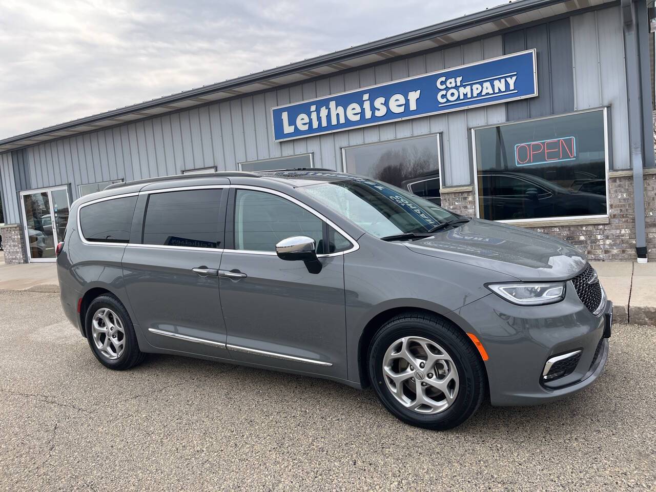 2023 Chrysler Pacifica Limited — Minivan — 68,925 mi — West Bend, WI