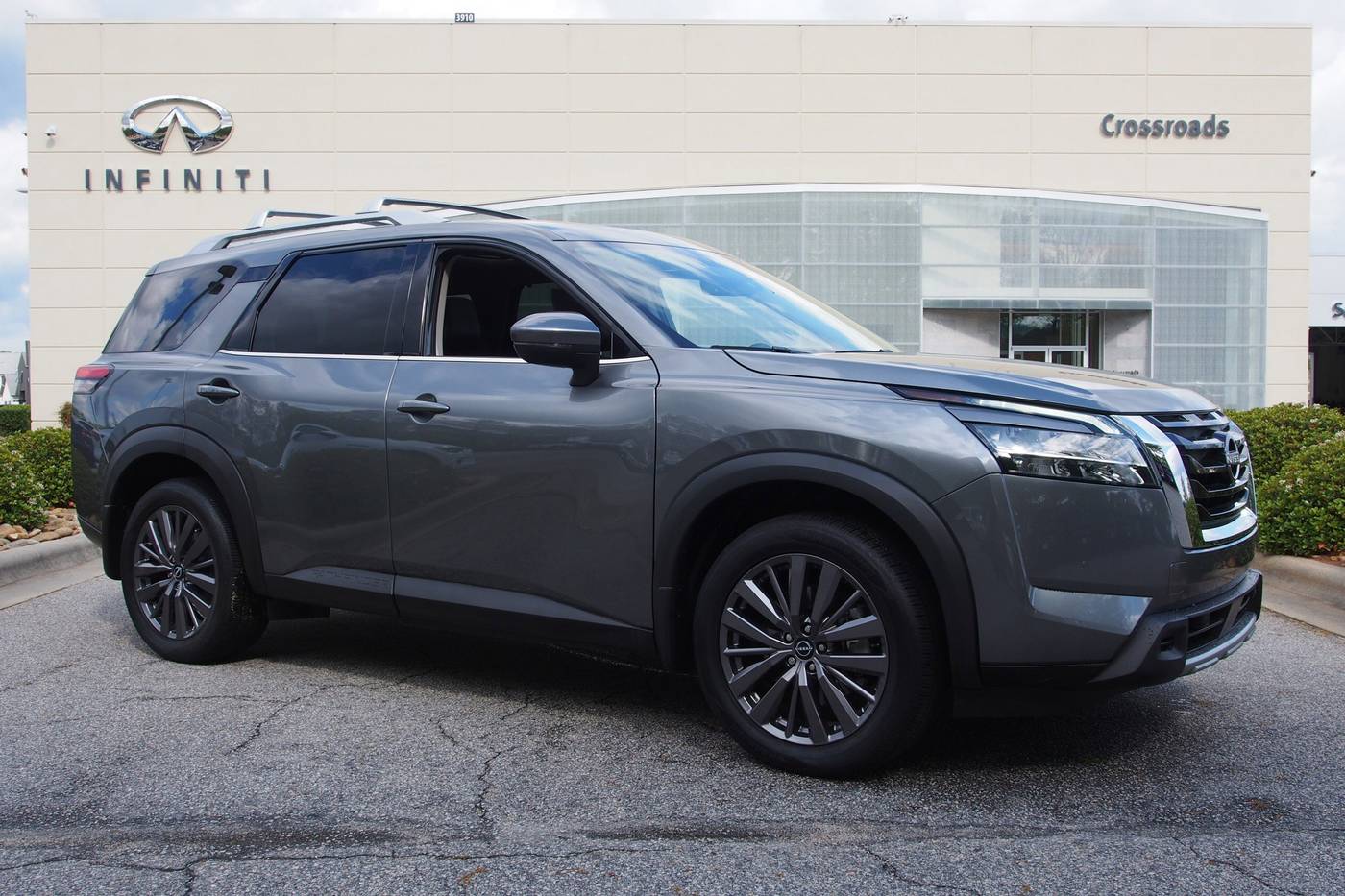 2023 Nissan Pathfinder SL — SUV — 13,054 mi — Raleigh, NC