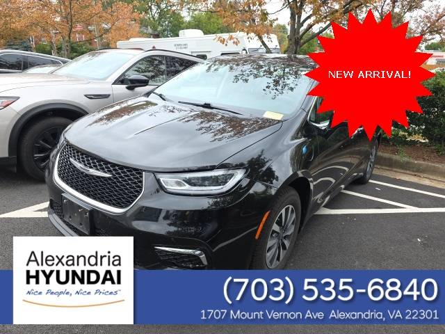 2024 Chrysler Pacifica Hybrid Select — Minivan — 62,595 mi — Alexandria, VA