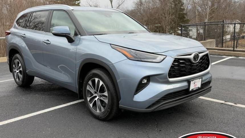 2024 Toyota Highlander XLE — SUV — 2,432 mi — Ballwin, MO