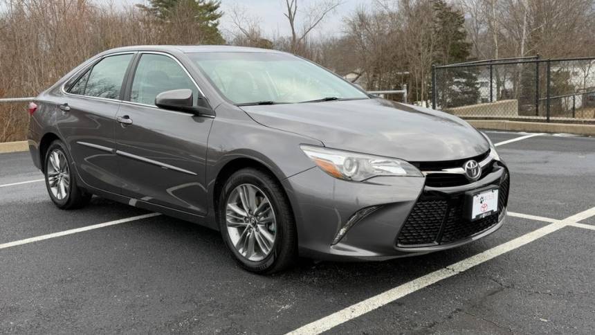 2016 Toyota Camry SE — Sedan — 76,564 mi — Ballwin, MO