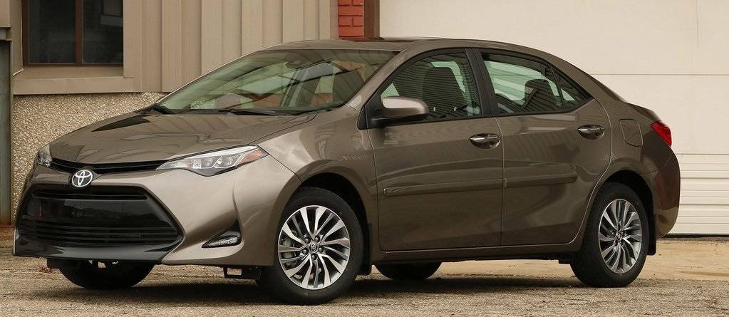 2017 Toyota Corolla XLE — Sedan — 86,176 mi — Ballwin, MO