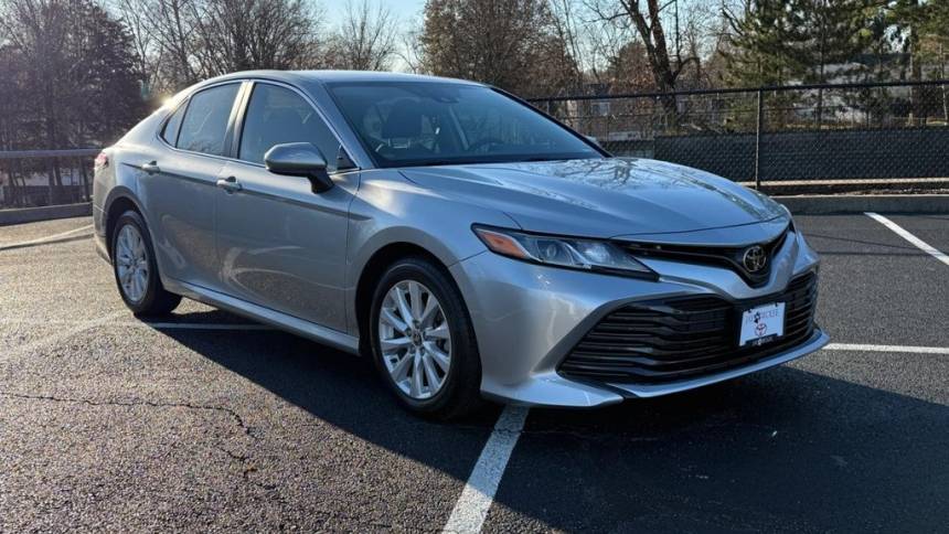 2020 Toyota Camry LE — Sedan — 21,833 mi — Ballwin, MO