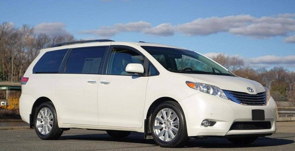 2012 Toyota Sienna XLE — Minivan — 155,532 mi — Ballwin, MO