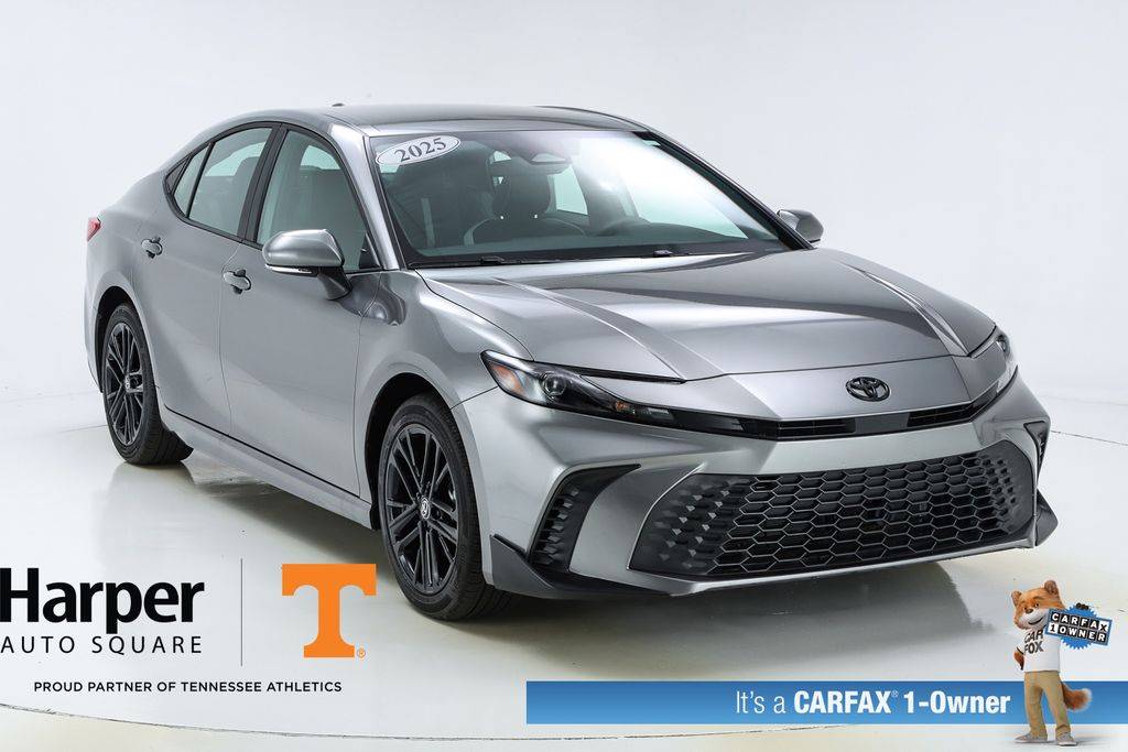 2025 Toyota Camry SE — Sedan — 15,489 mi — Knoxville, TN