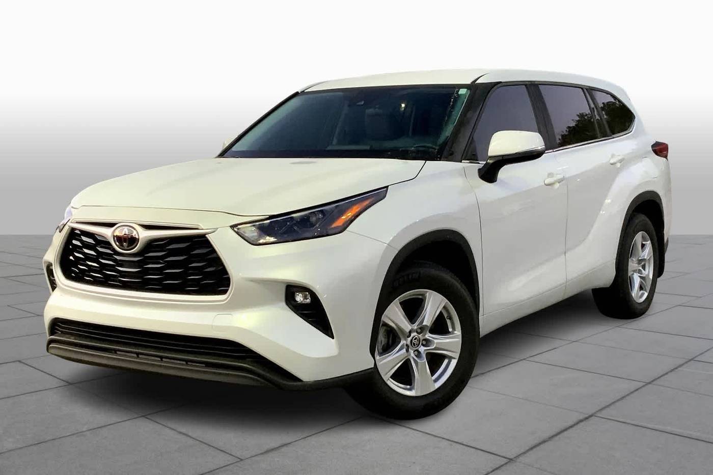 2023 Toyota Highlander LE — SUV — 32,279 mi — Columbus, GA