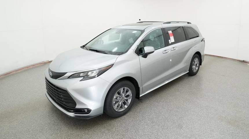 2025 Toyota Sienna XLE — Minivan — 7 mi — Columbus, GA