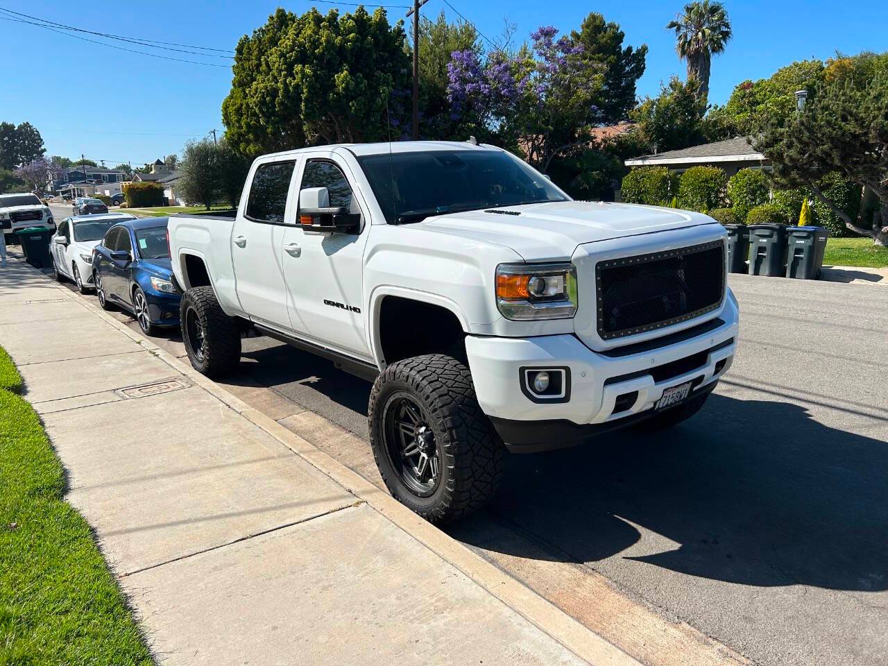 2015 GMC Sierra 2500HD Denali — Pickup Truck — 185,170 mi — Costa Mesa, CA