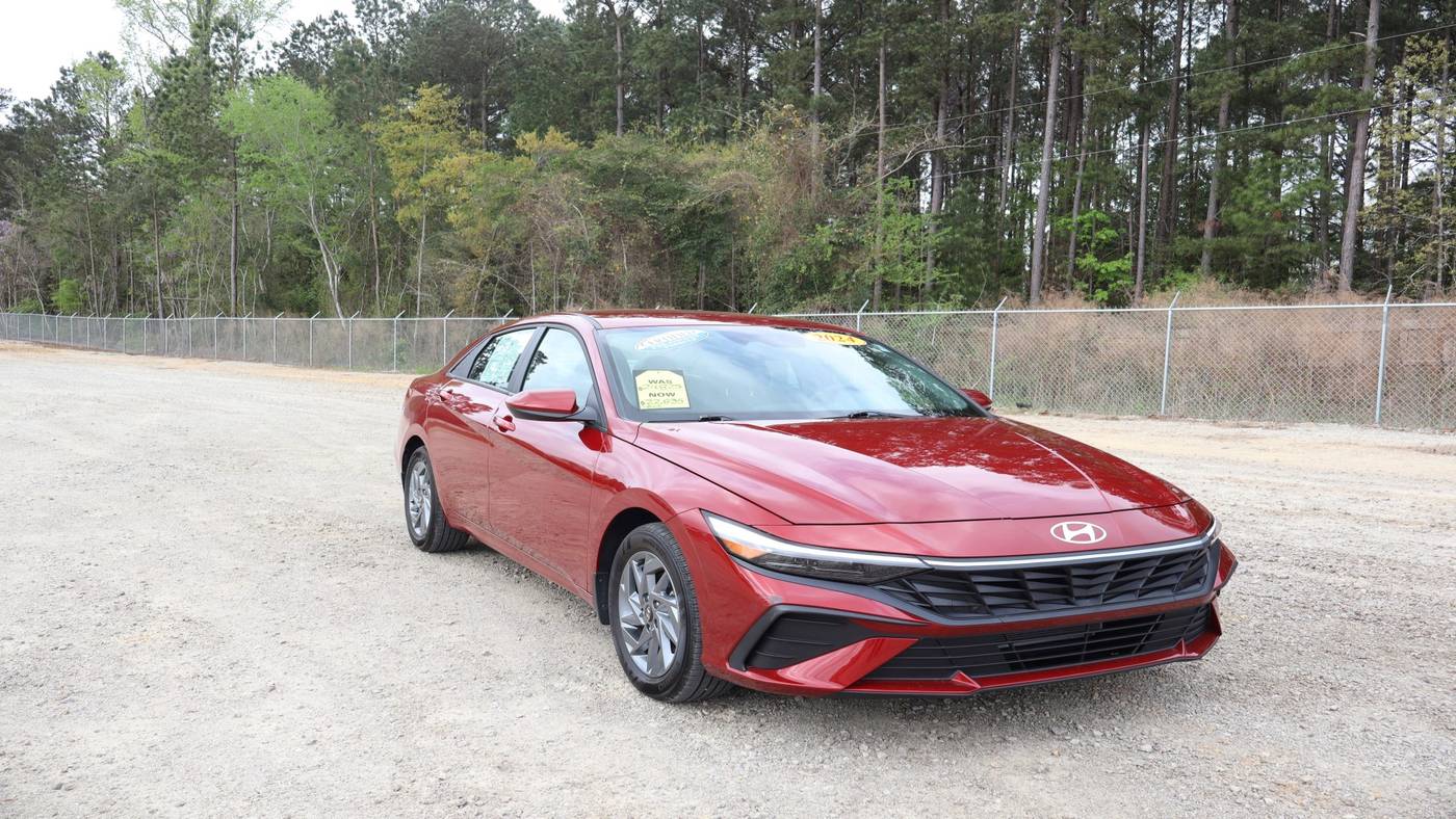 2024 Hyundai Elantra SEL — Sedan — 4,935 mi — Fayetteville, NC