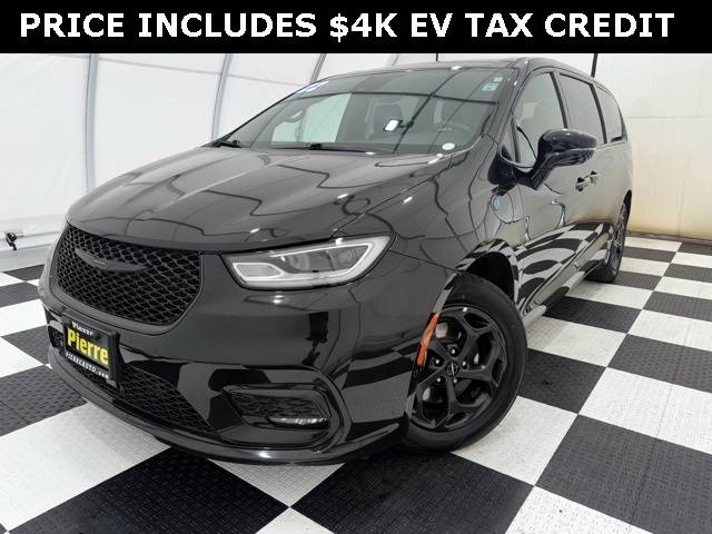 2022 Chrysler Pacifica Hybrid Touring L — Minivan — 63,872 mi — Seattle, WA