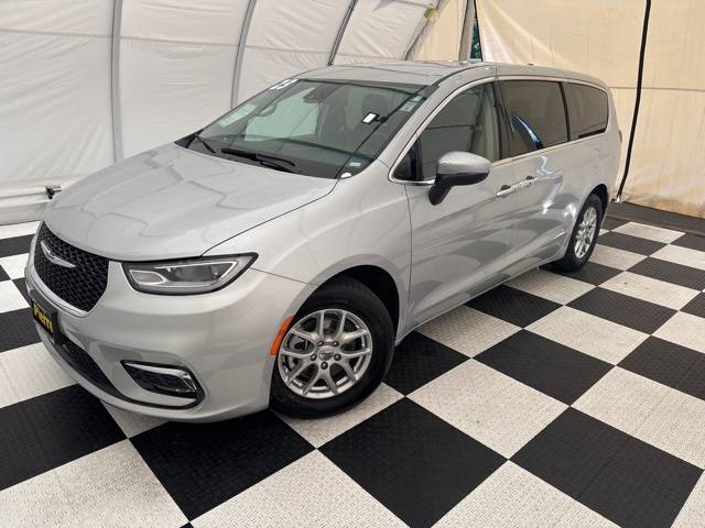 2023 Chrysler Pacifica Touring L — Minivan — 54,790 mi — Seattle, WA