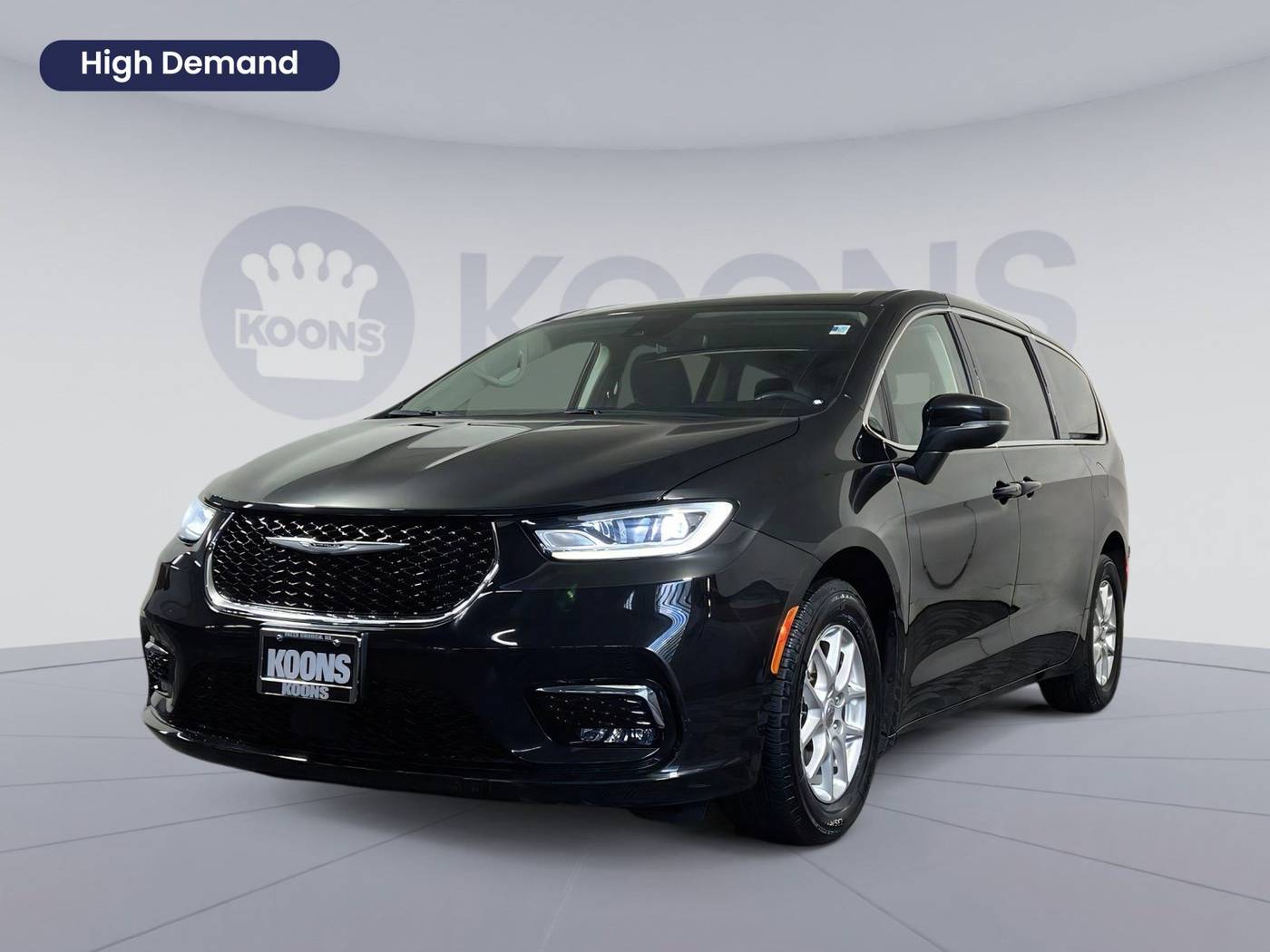 2023 Chrysler Pacifica Touring L — Minivan — 65,737 mi — Falls Church, VA