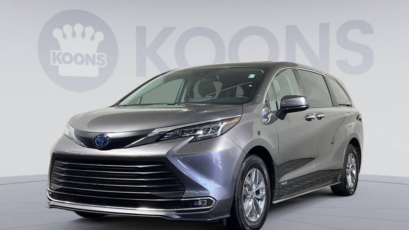2021 Toyota Sienna XLE — Minivan — 72,197 mi — Falls Church, VA