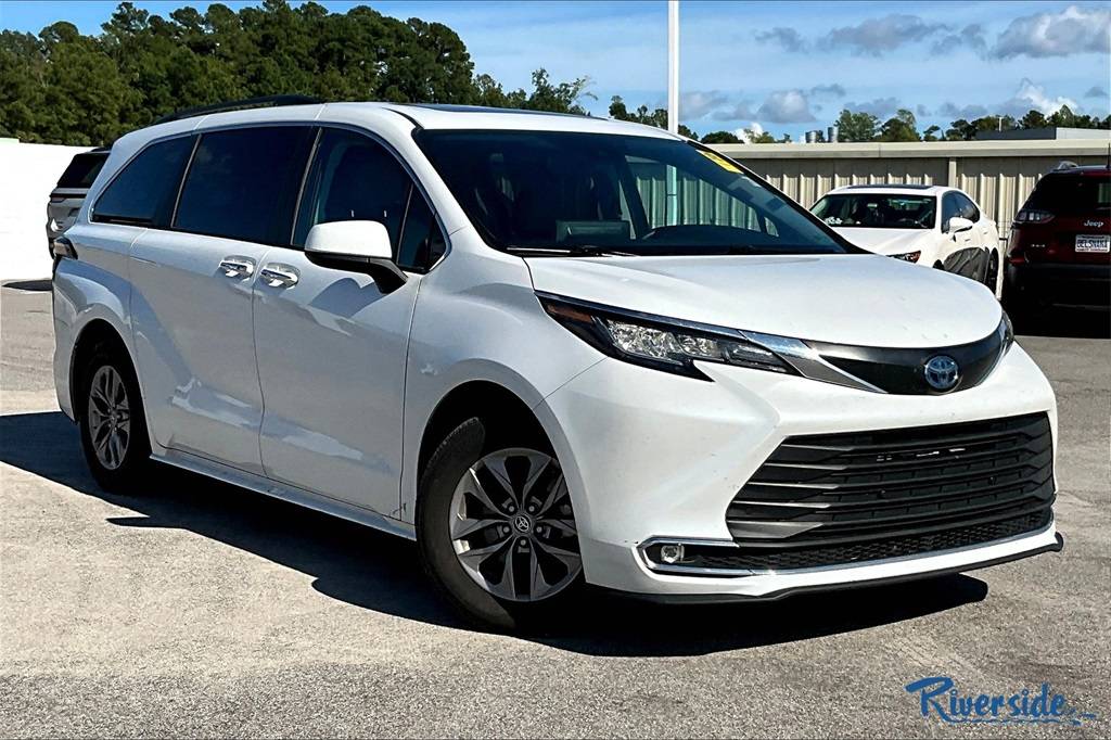 2023 Toyota Sienna XLE — Minivan — 60,567 mi — New Bern, NC