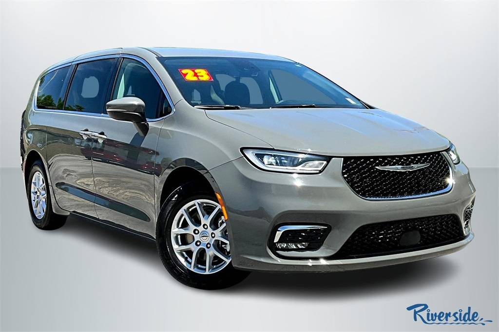 2023 Chrysler Pacifica Touring L — Minivan — 67,170 mi — New Bern, NC