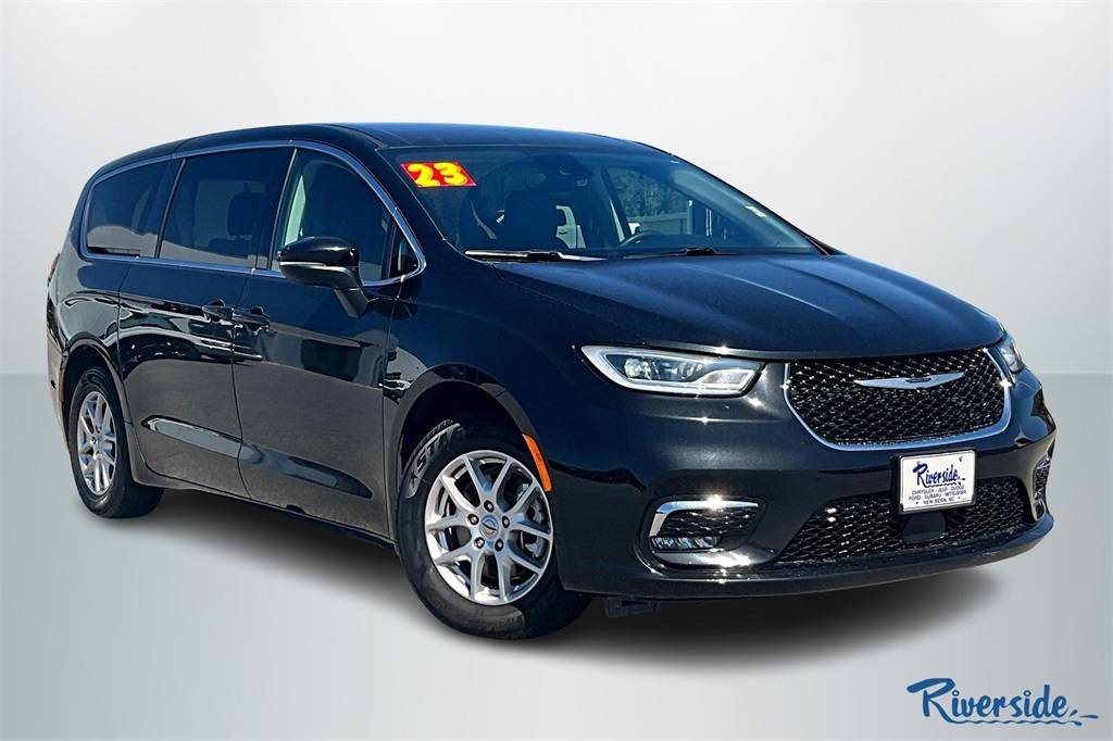 2023 Chrysler Pacifica Touring L — Minivan — 65,717 mi — New Bern, NC