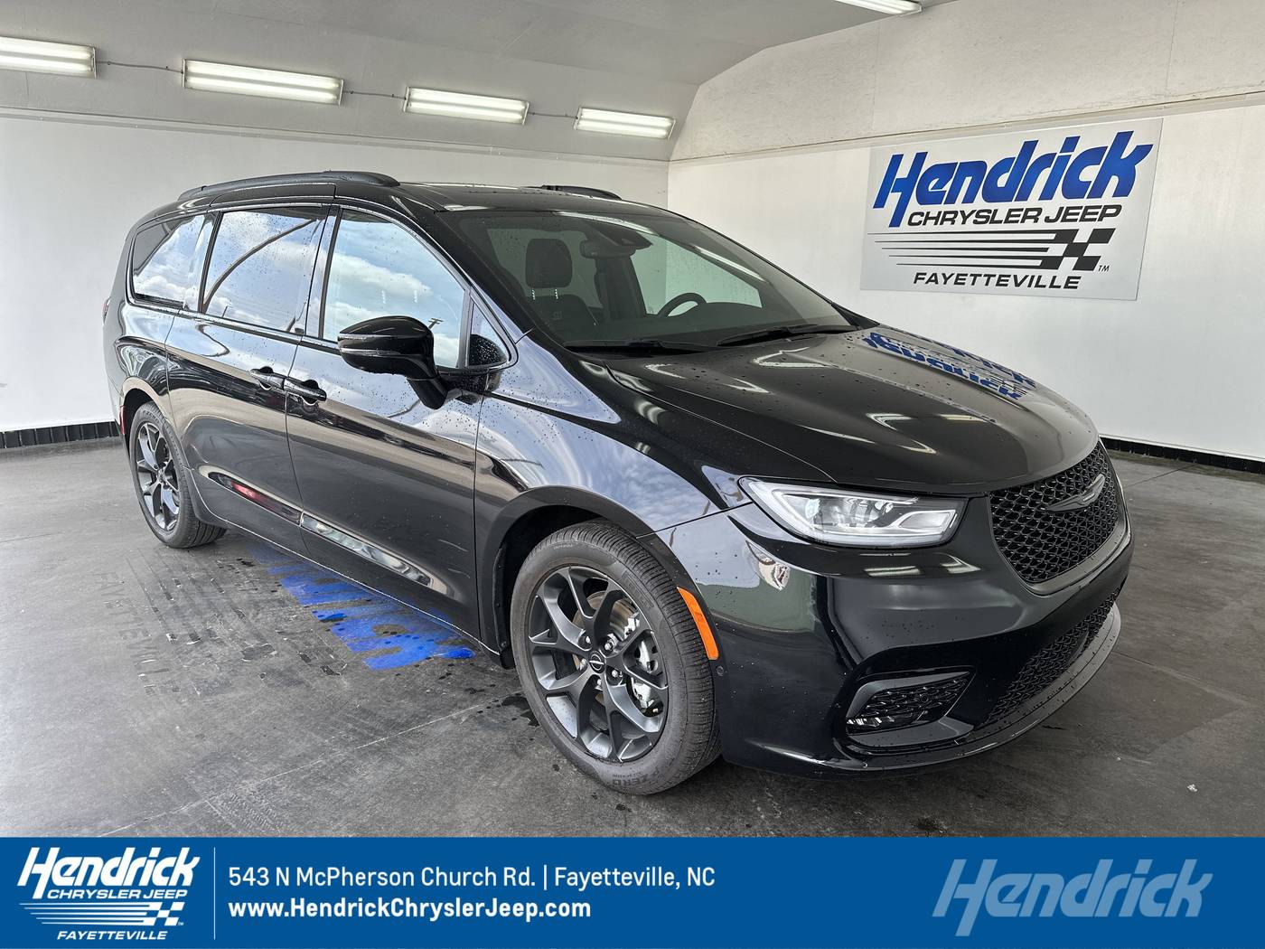 2024 Chrysler Pacifica Limited — Minivan — 15,532 mi — Fayetteville, NC