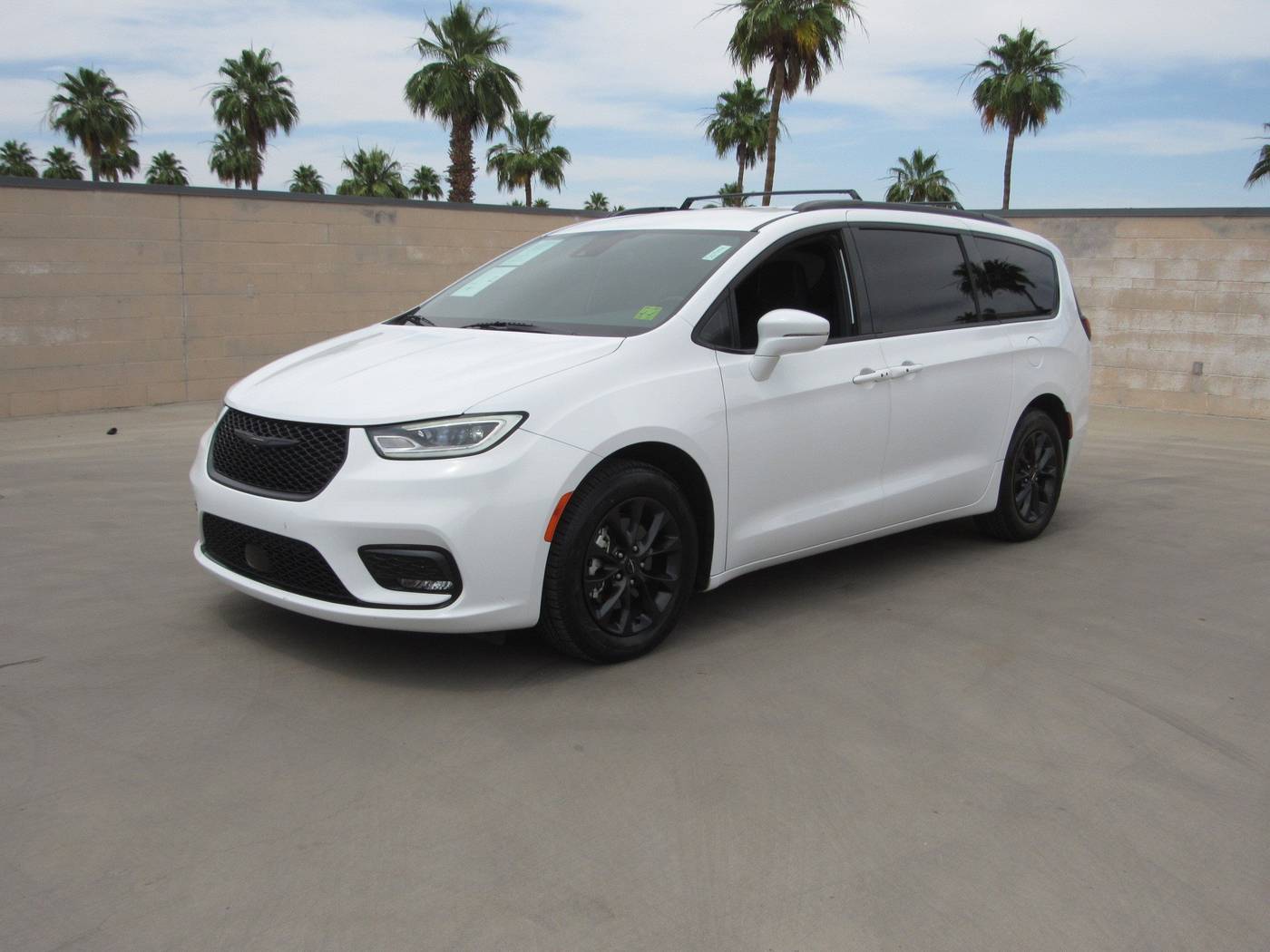 2021 Chrysler Pacifica Touring — Minivan — 48,629 mi — Mesa, AZ