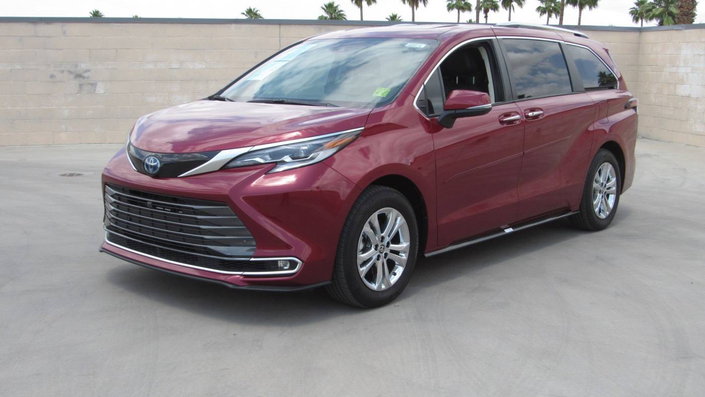 2023 Toyota Sienna Platinum 7-Passenger