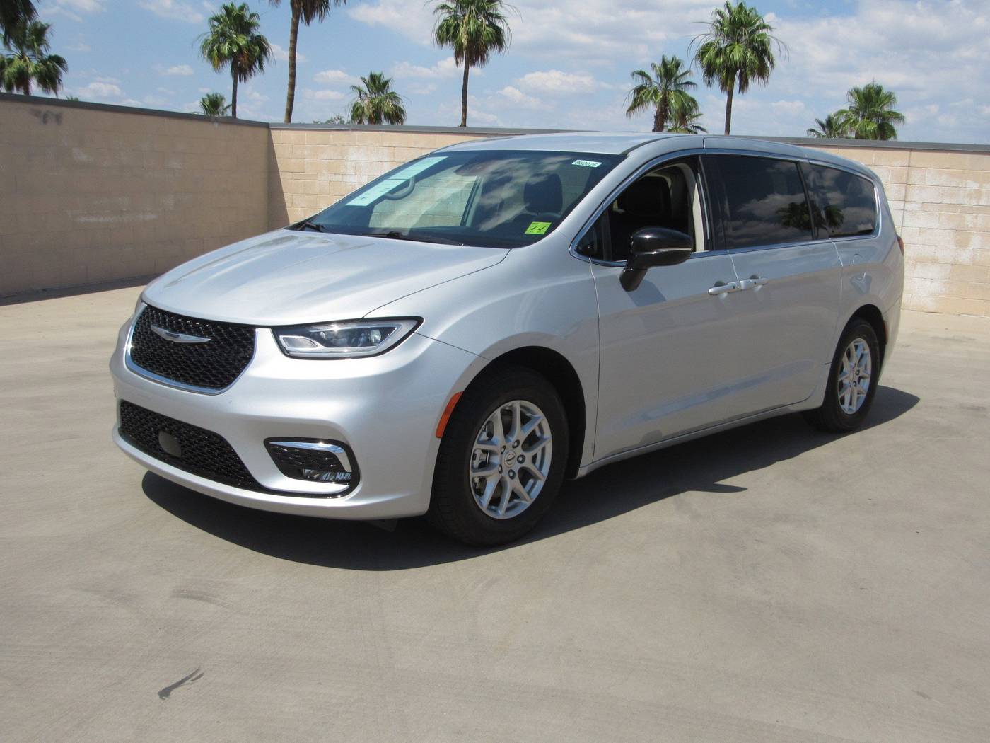 2024 Chrysler Pacifica Touring L — Minivan — 51,425 mi — Mesa, AZ