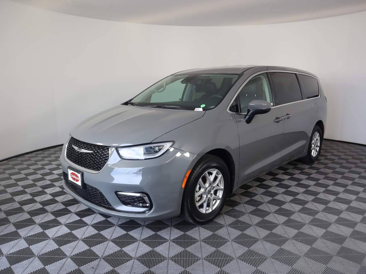 2023 Chrysler Pacifica Touring L — Minivan — 58,864 mi — Las Vegas, NV