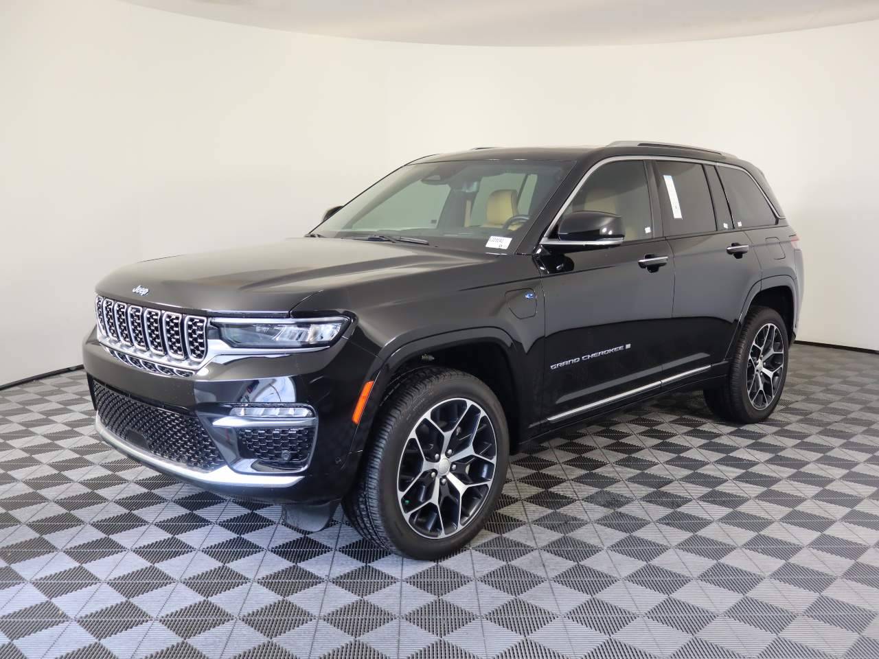 2023 Jeep Grand Cherokee Summit Reserve 4xe — SUV — 165 mi — Las Vegas, NV