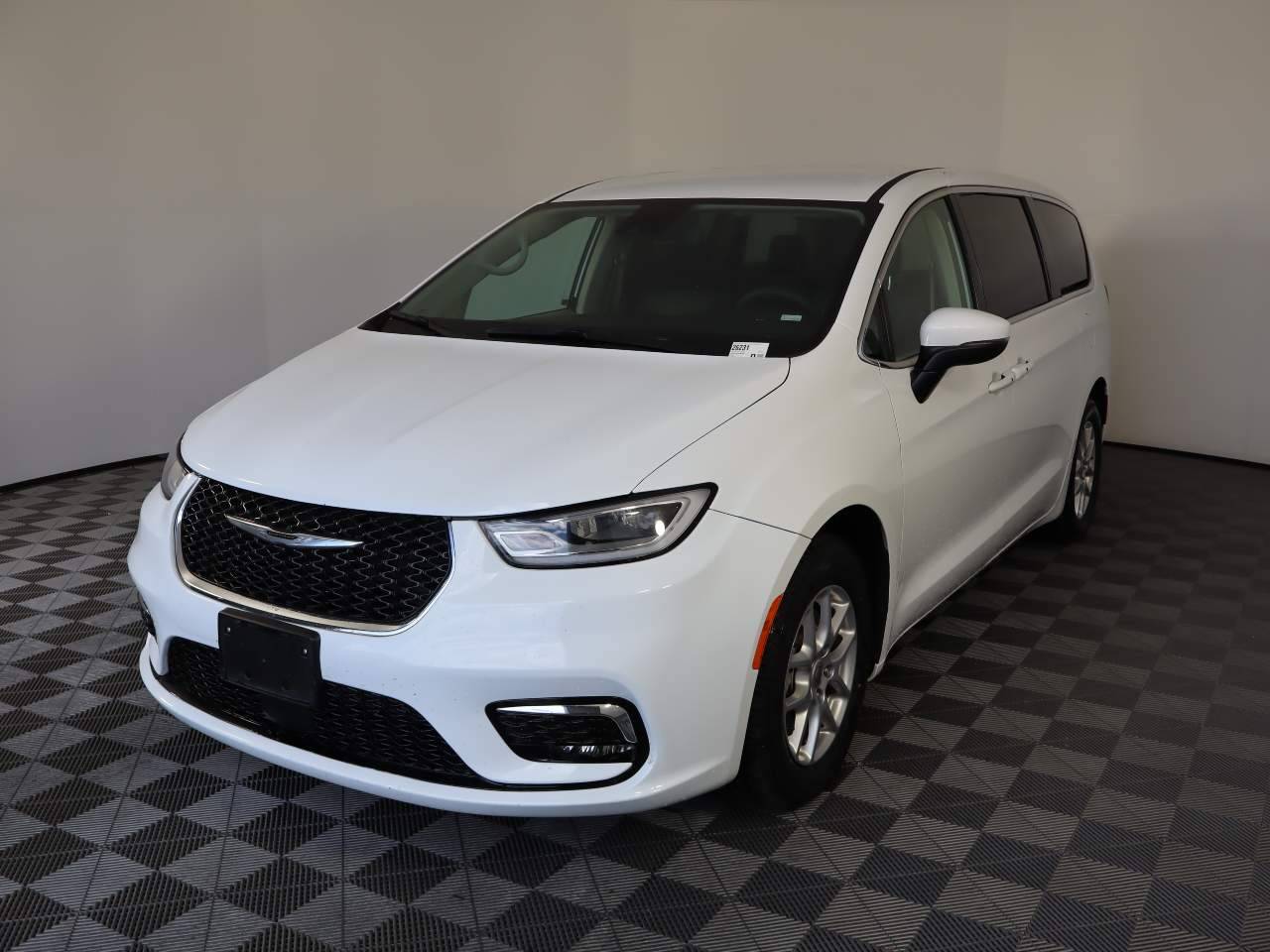 2023 Chrysler Pacifica Touring L — Minivan — 50,783 mi — Las Vegas, NV