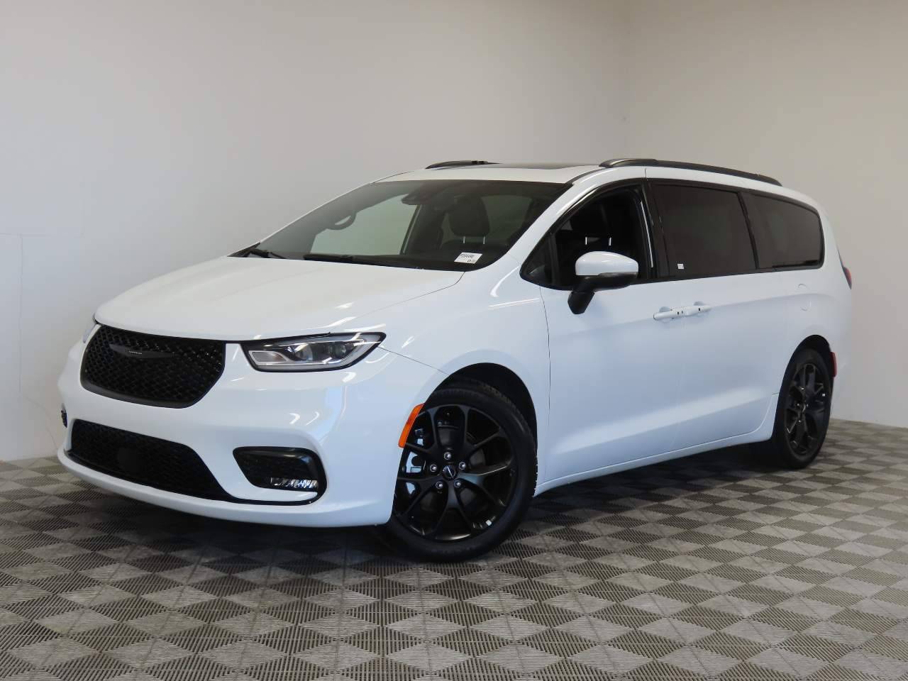 2023 Chrysler Pacifica Touring L — Minivan — 45,838 mi — Las Vegas, NV