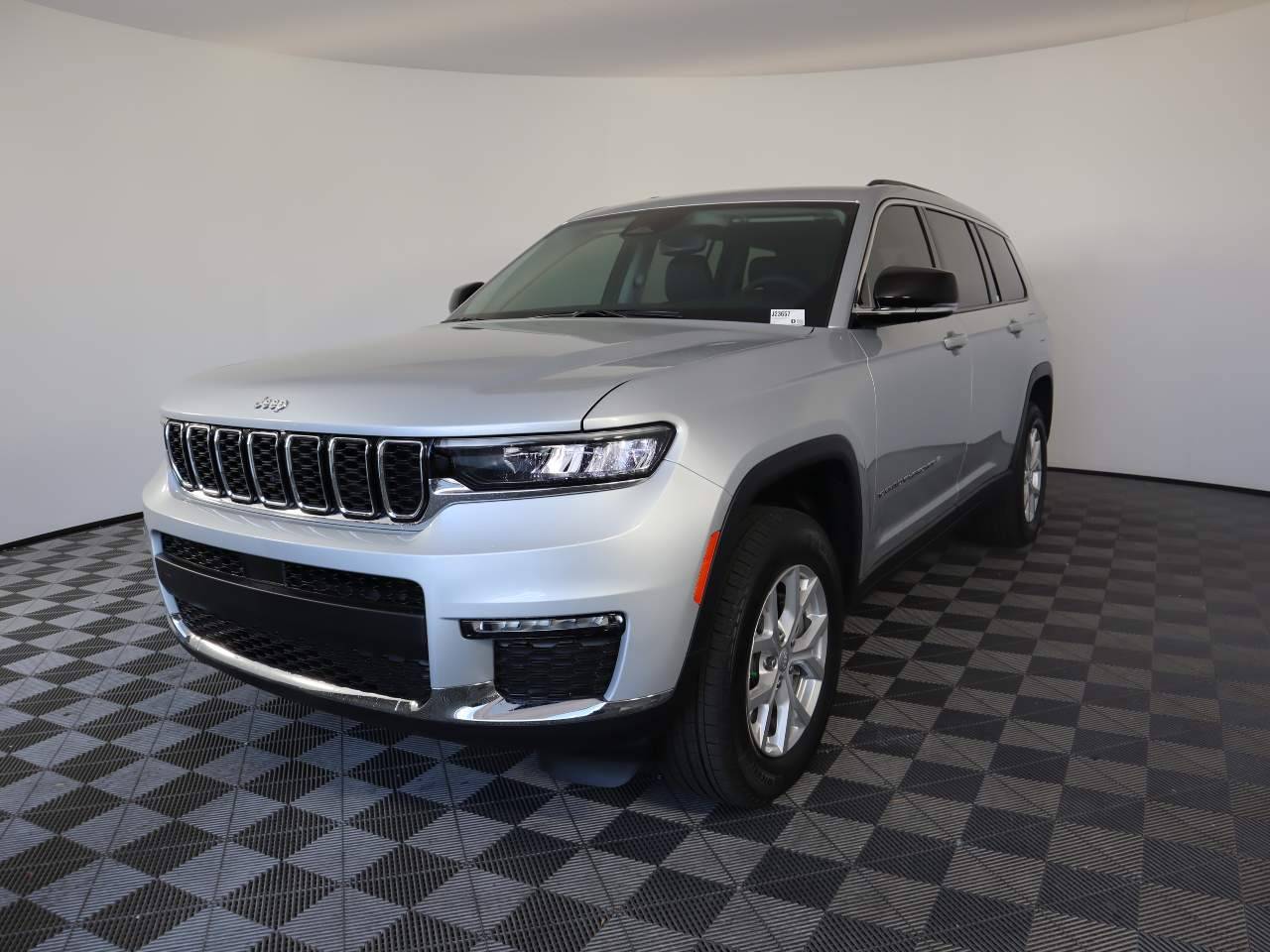 2023 Jeep Grand Cherokee Limited — SUV — 2,615 mi — Las Vegas, NV