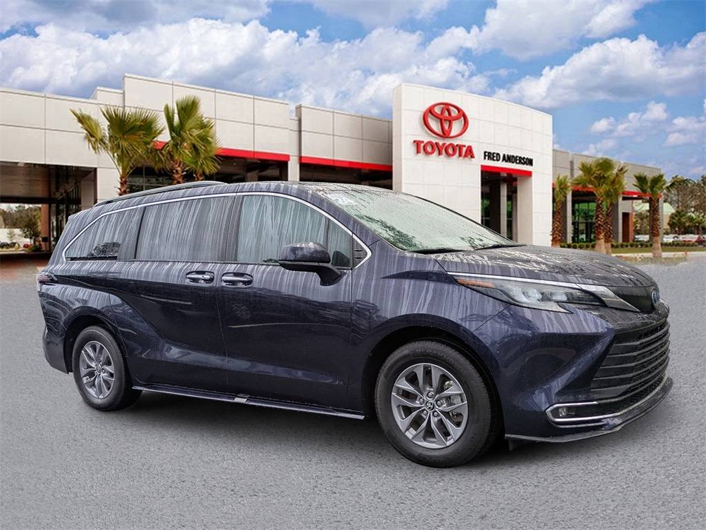 2024 Toyota Sienna XLE — Minivan — 61,667 mi — Charleston, SC