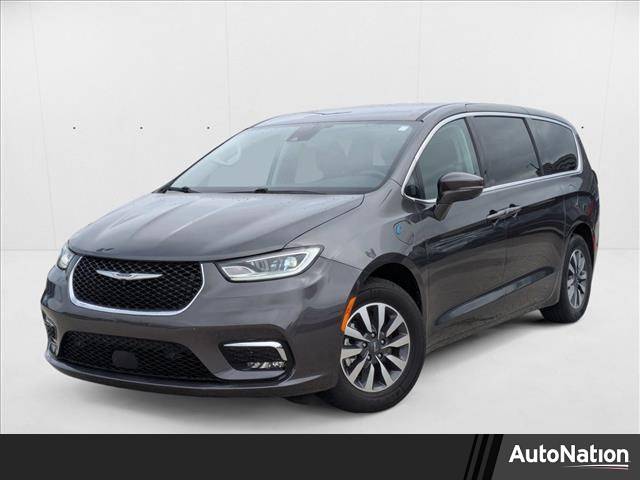 2022 Chrysler Pacifica Hybrid Touring L — Minivan — 84,156 mi — Westlake, OH
