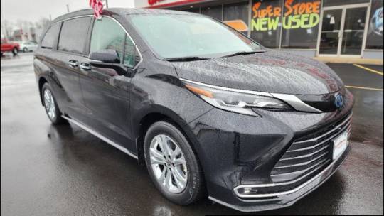 2022 Toyota Sienna Platinum — Minivan — 32,944 mi — Eatontown, NJ