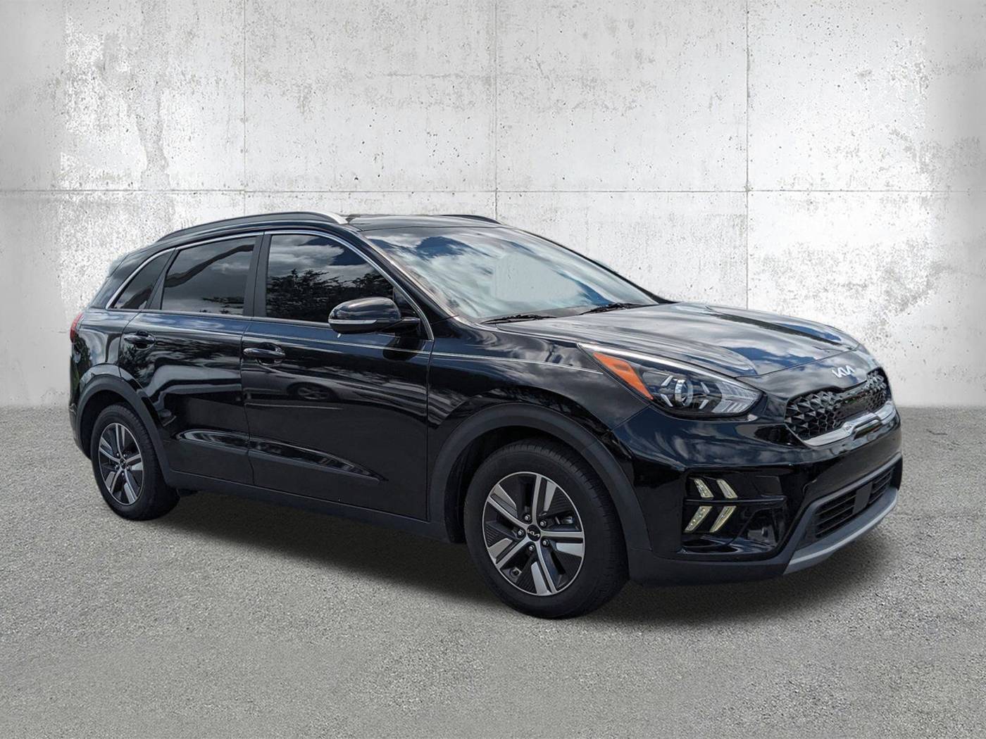 2022 Kia Niro Hybrid EX Premium — SUV — 69,774 mi — Savannah, GA