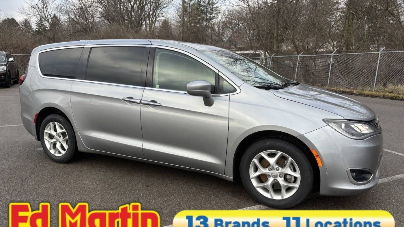 2020 Chrysler Pacifica Touring — Minivan — 74,812 mi — Indianapolis, IN