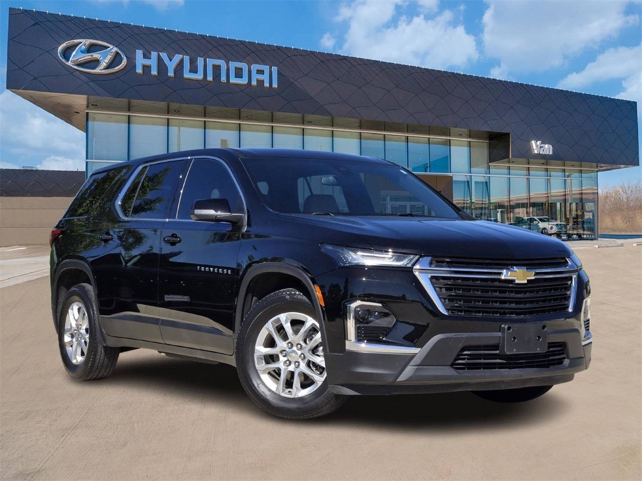 2023 Chevrolet Traverse LS — SUV — 20,180 mi — Carrollton, TX