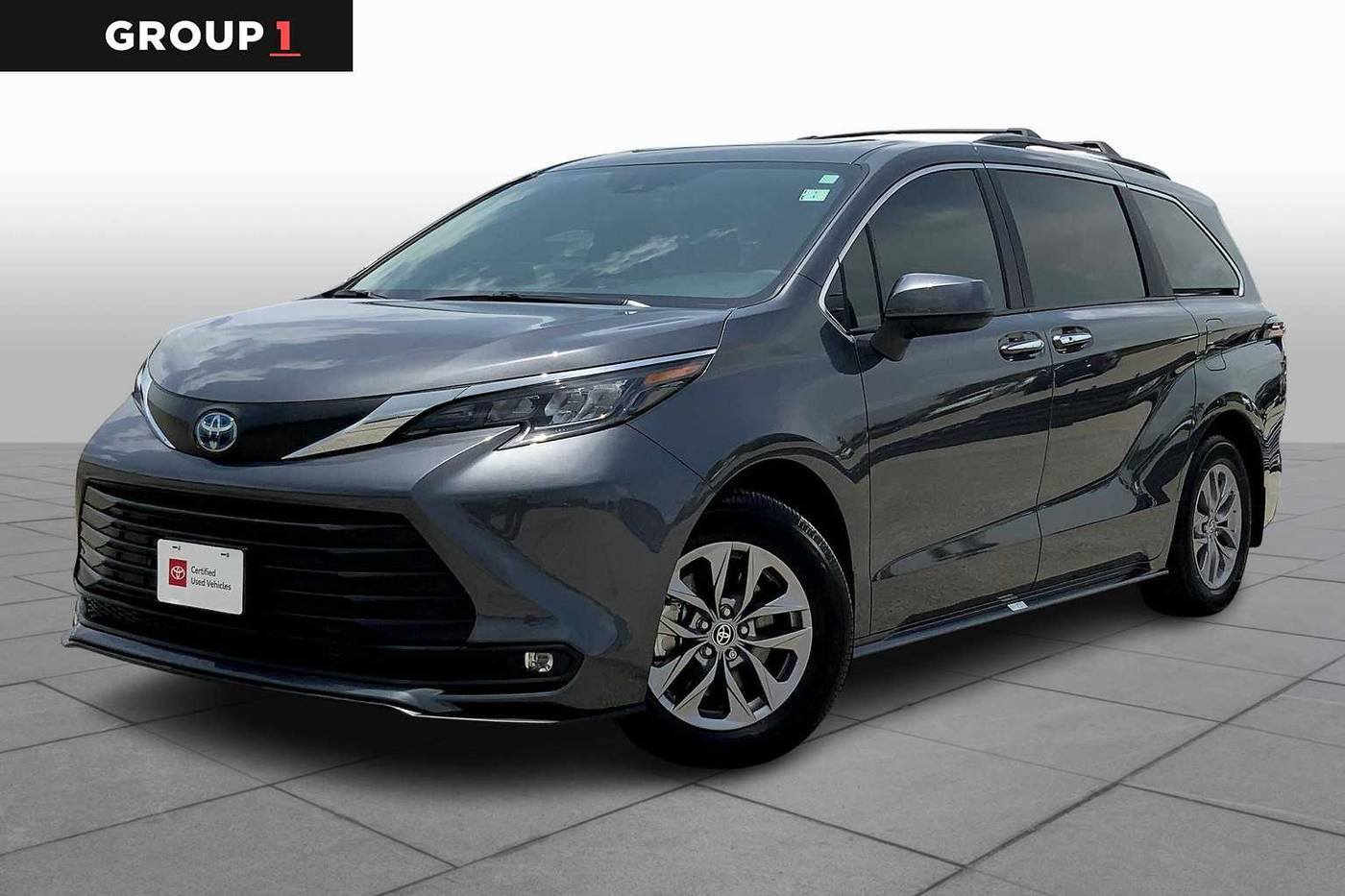 2025 Toyota Sienna XLE — Minivan — 3,808 mi — Houston, TX