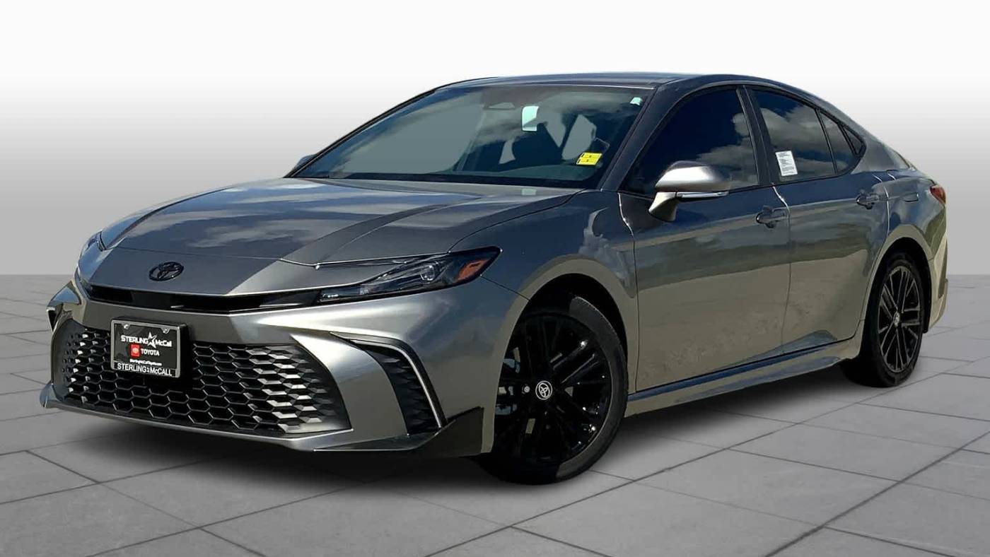 2025 Toyota Camry Hybrid SE — Sedan — 20,943 mi — Houston, TX