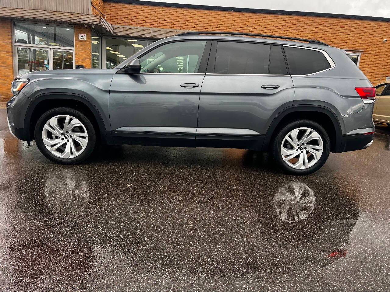 2021 Volkswagen Atlas SE with Technology — SUV — 92,949 mi — Grand Rapids, MI