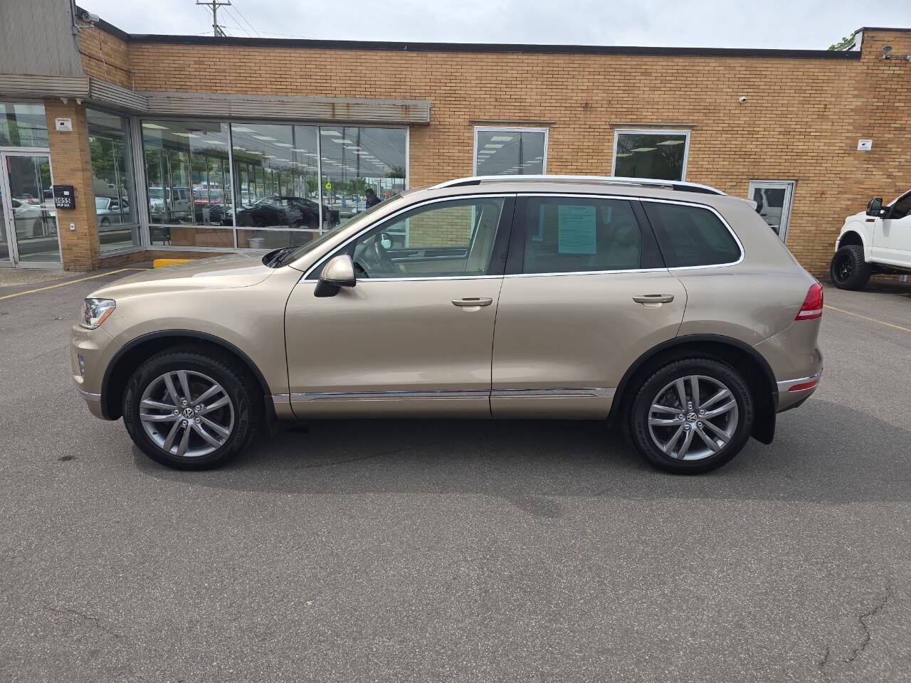 2016 Volkswagen Touareg V6 Lux — SUV — 93,933 mi — Grand Rapids, MI