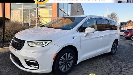 2022 Chrysler Pacifica Hybrid Touring L — Minivan — 67,167 mi — Sterling, VA