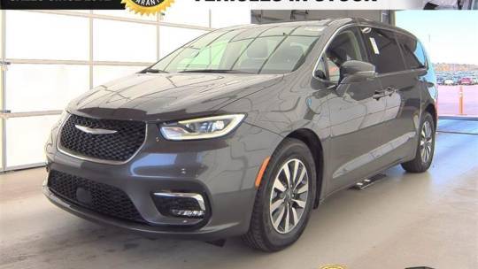 2022 Chrysler Pacifica Hybrid Touring L — Minivan — 35,784 mi — Sterling, VA