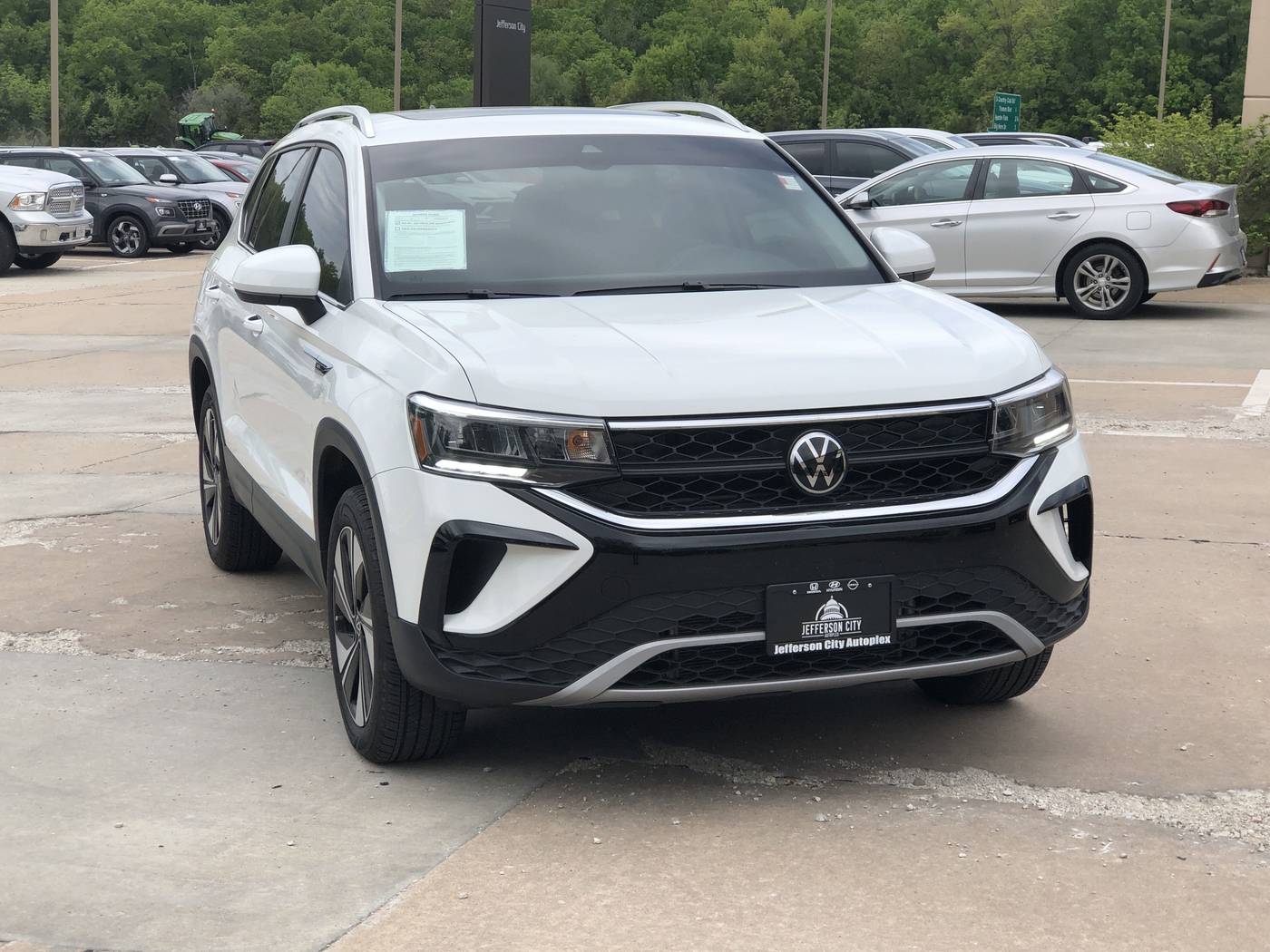 2024 Volkswagen Taos SE — SUV — 7,400 mi — Jefferson City, MO