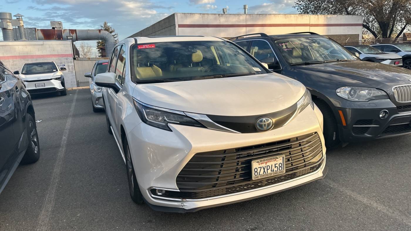 2022 Toyota Sienna XLE — Minivan — 45,264 mi — Walnut Creek, CA