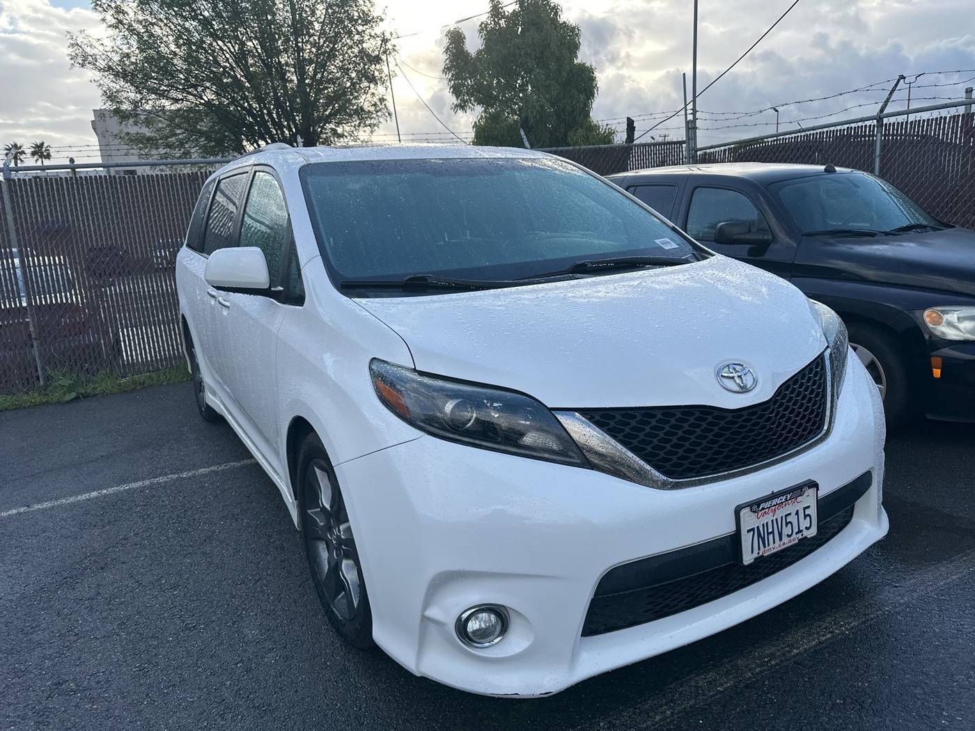 2015 Toyota Sienna SE — Minivan — 98,801 mi — Walnut Creek, CA