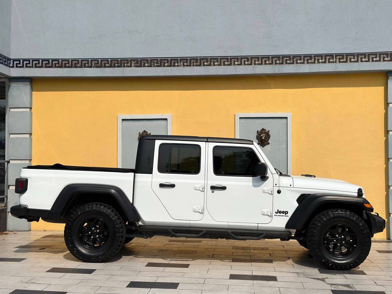 2020 Jeep Gladiator Sport S — Pickup Truck — 105,310 mi — Lexington, KY